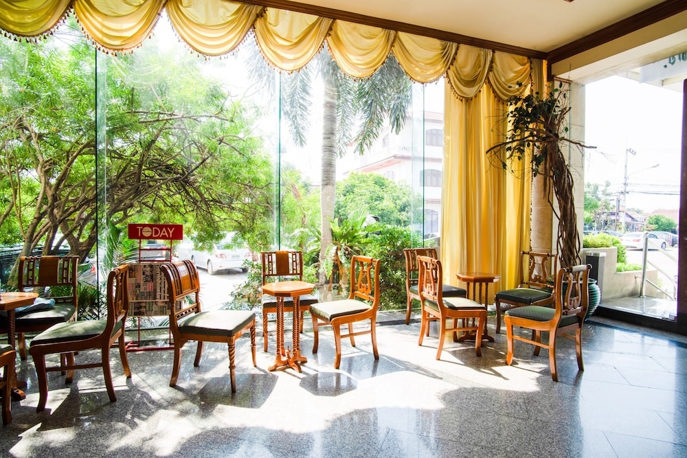 ロビーラウンジ