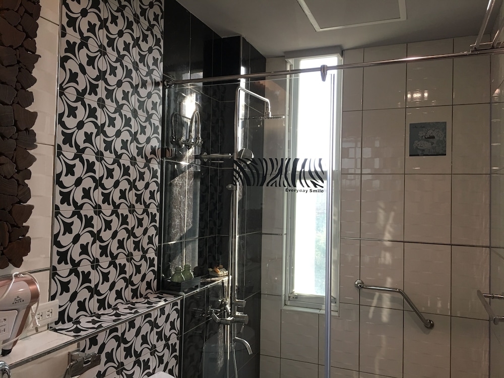 バスルームのシャワー