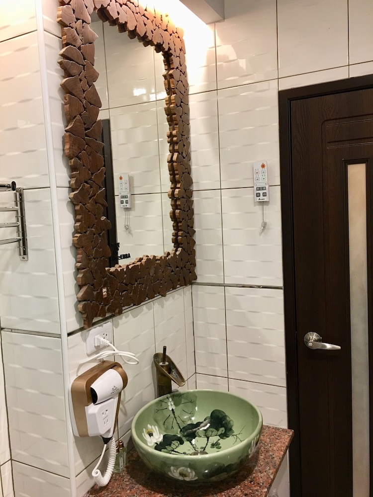 バスルームのシャワー