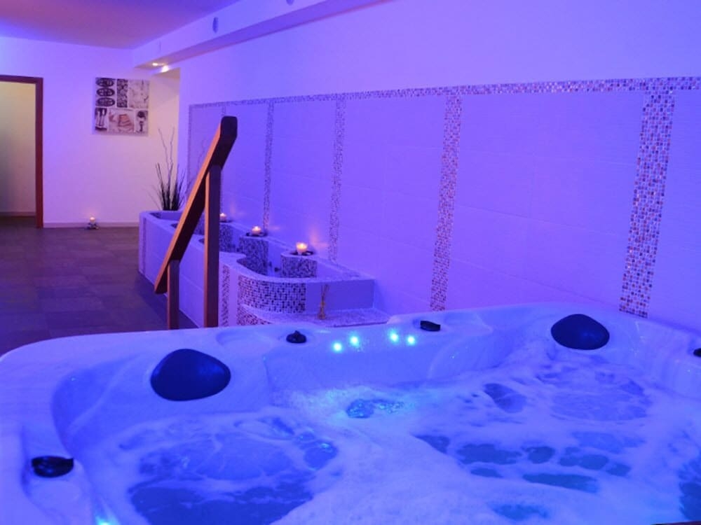 屋内スパ浴槽
