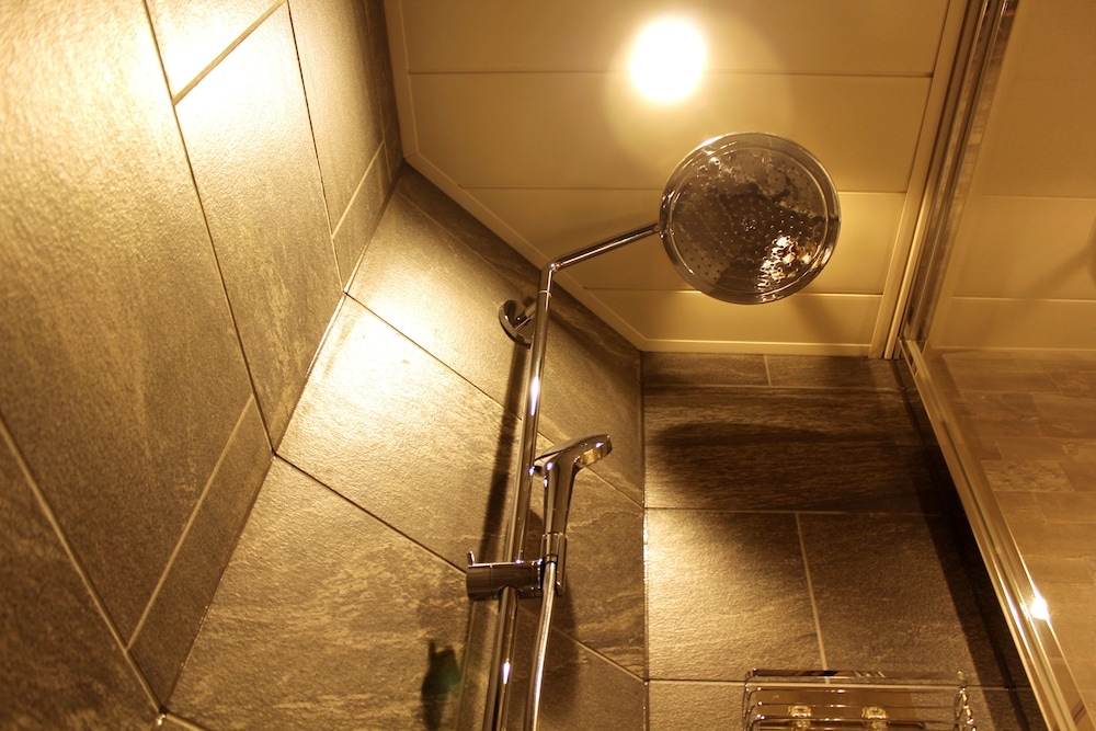 バスルームのシャワー