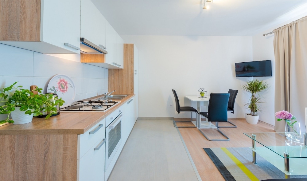 客室内のダイニングエリア