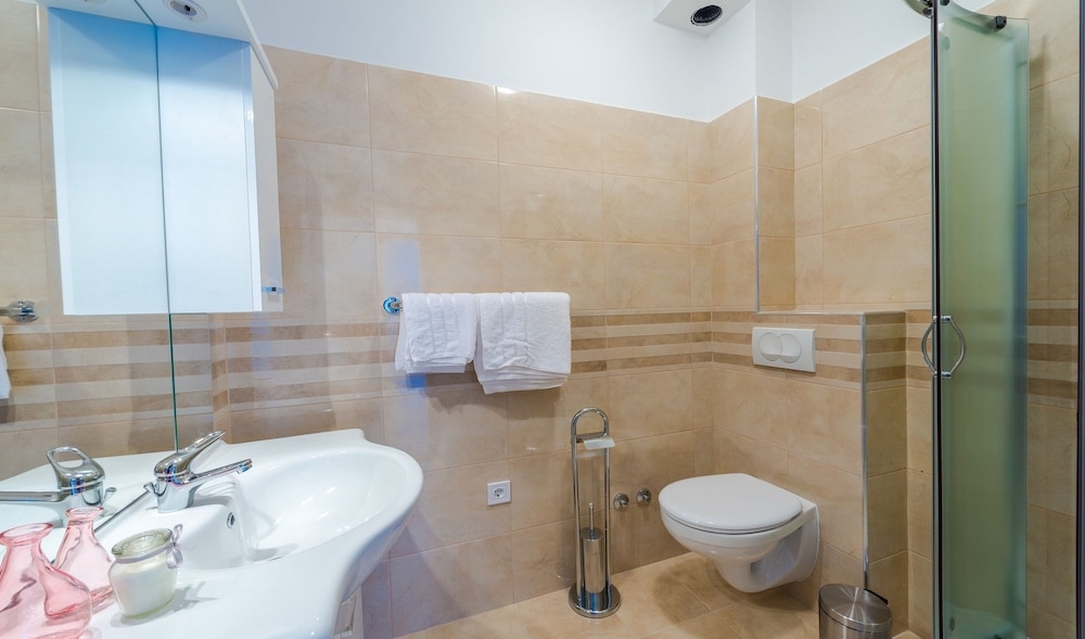 バスルームのシャワー