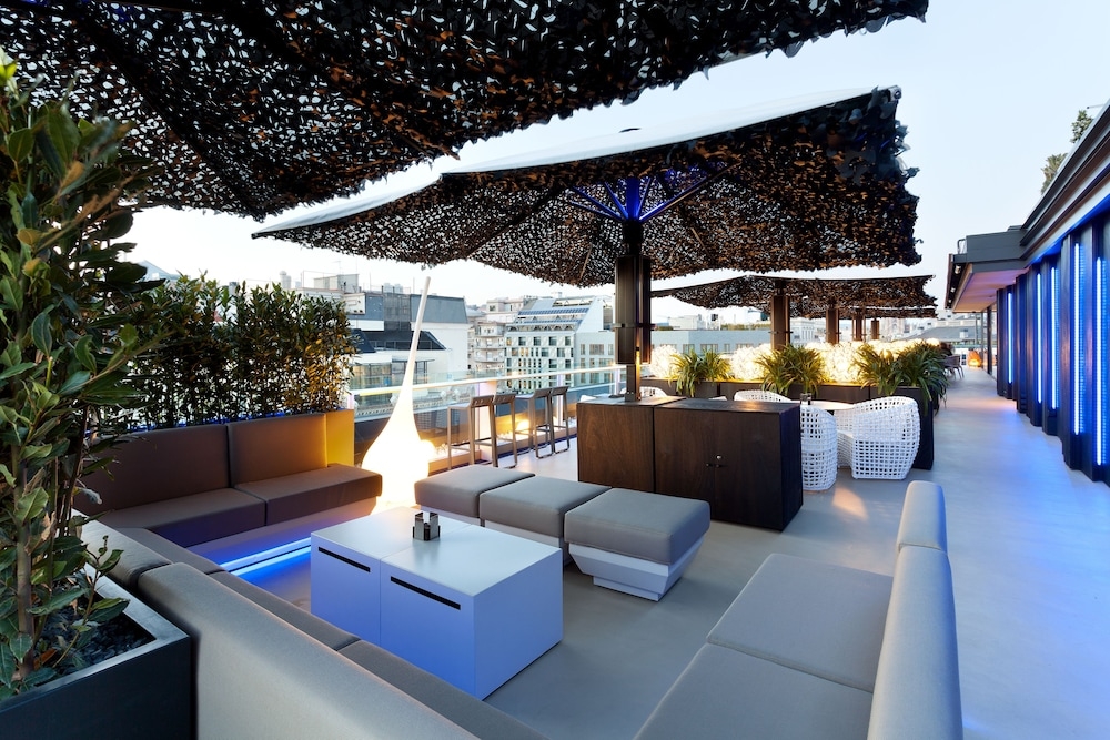 プールサイドバー