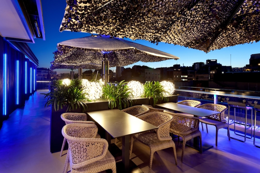 プールサイドバー