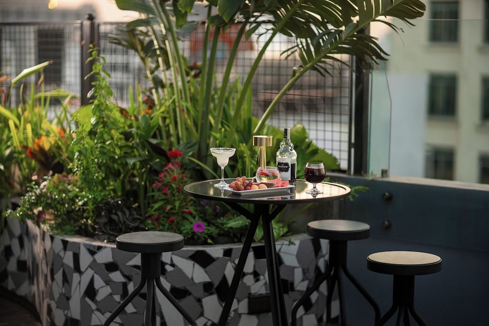 プールサイドバー