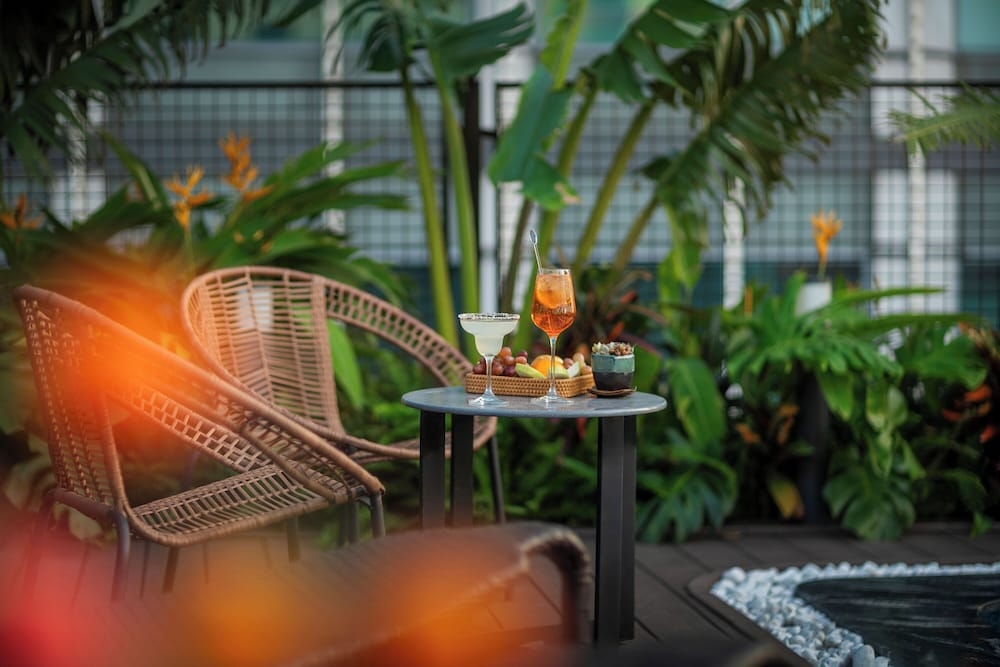 プールサイドバー