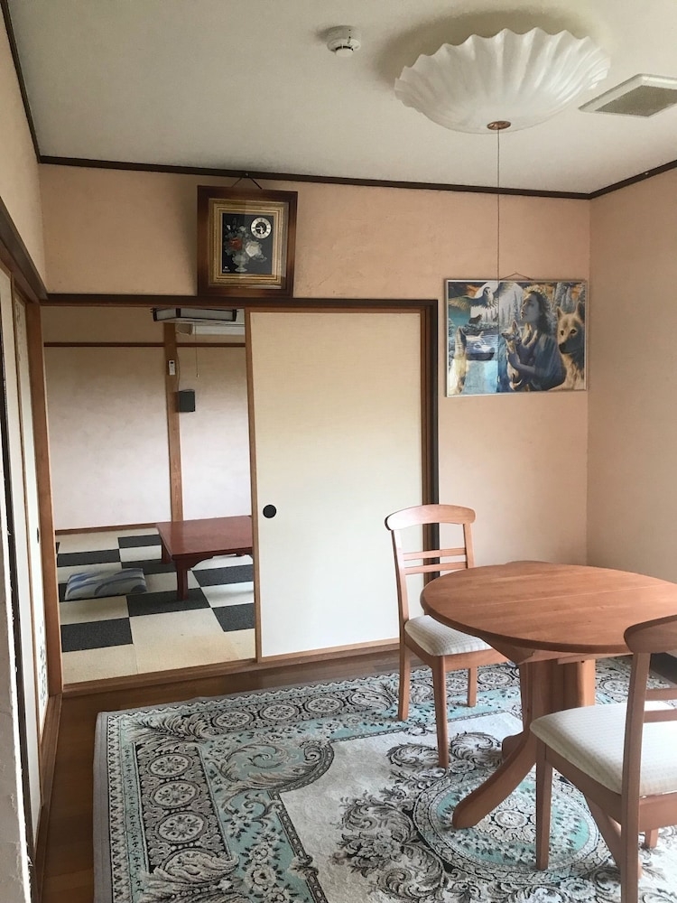 客室内のダイニングエリア