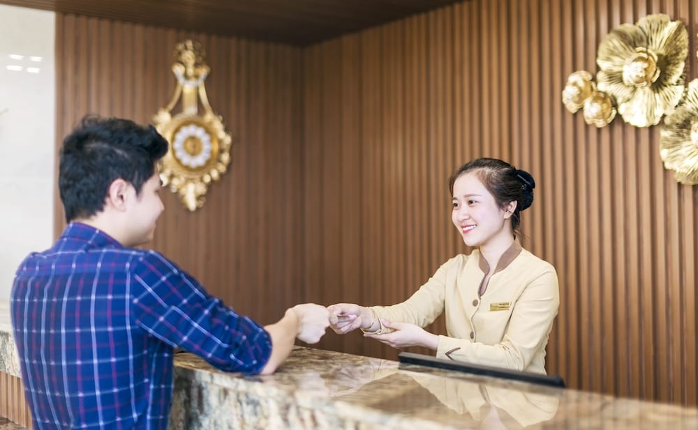 チェックイン / チェックアウト キオスク