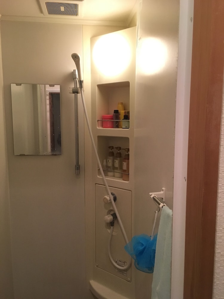 バスルームのシャワー