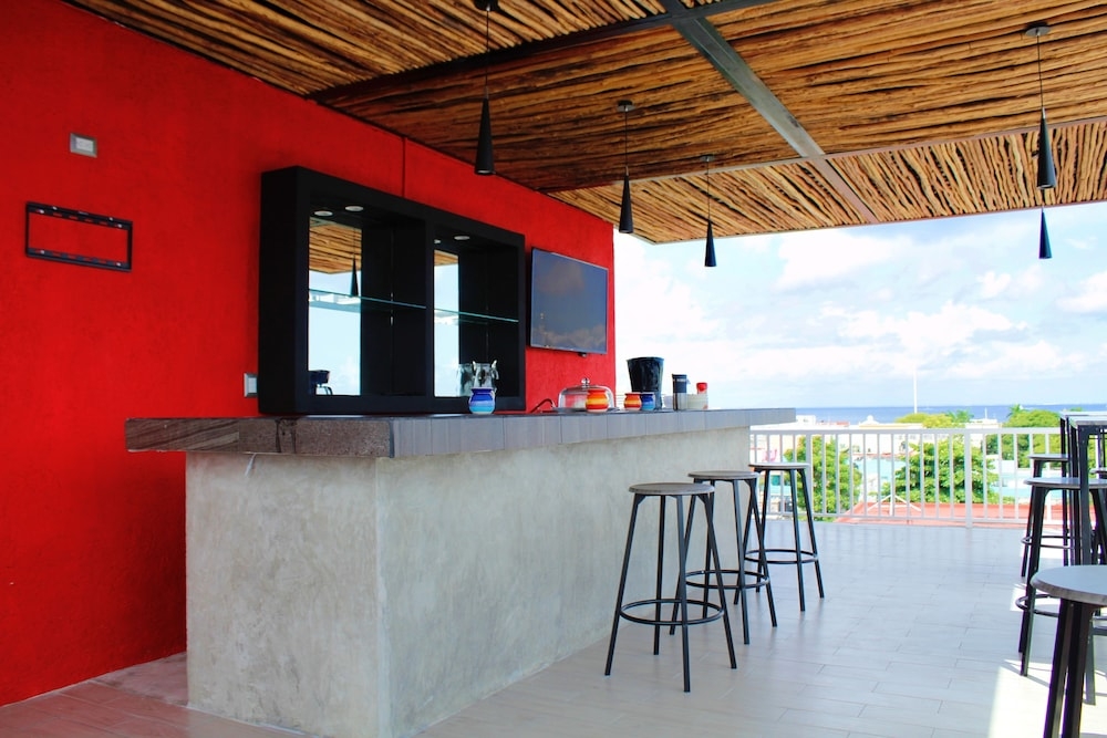 プールサイドバー