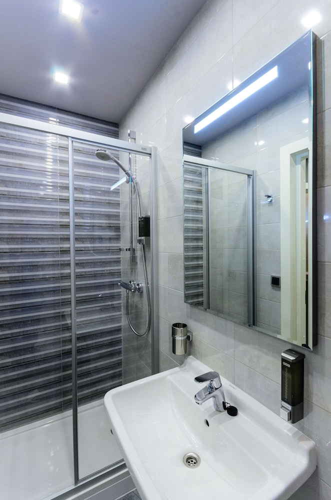 バスルームのシャワー