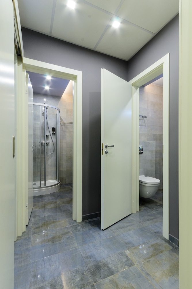 バスルームのシャワー