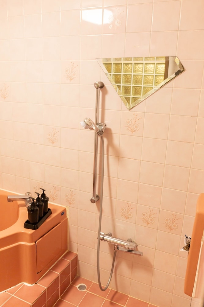 バスルームのシャワー