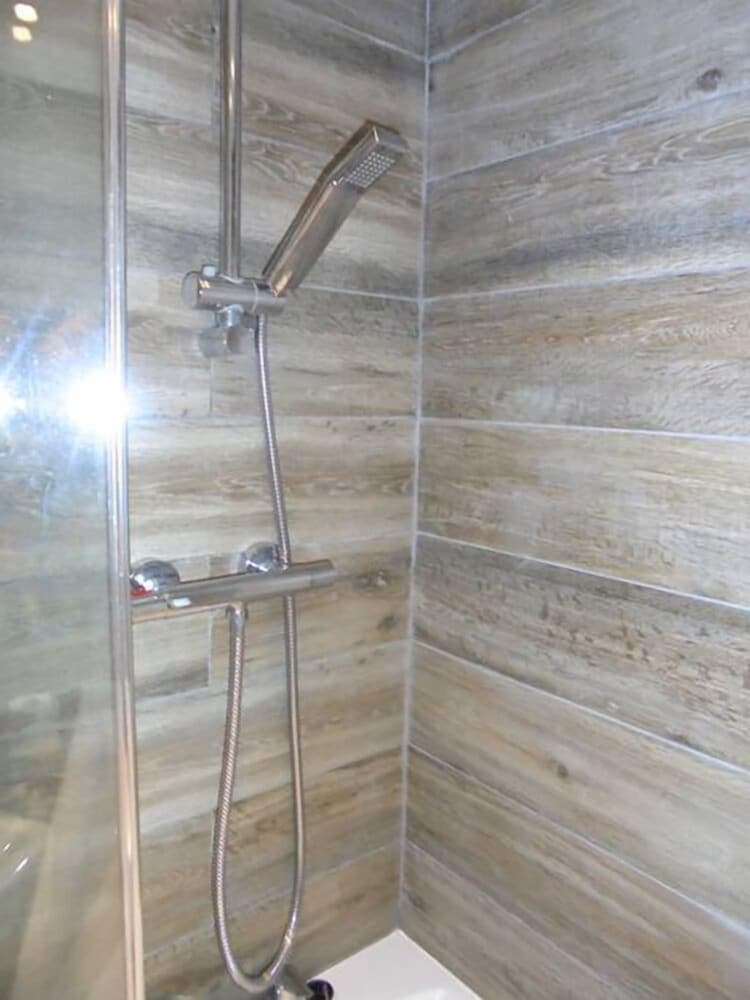 バスルームのシャワー