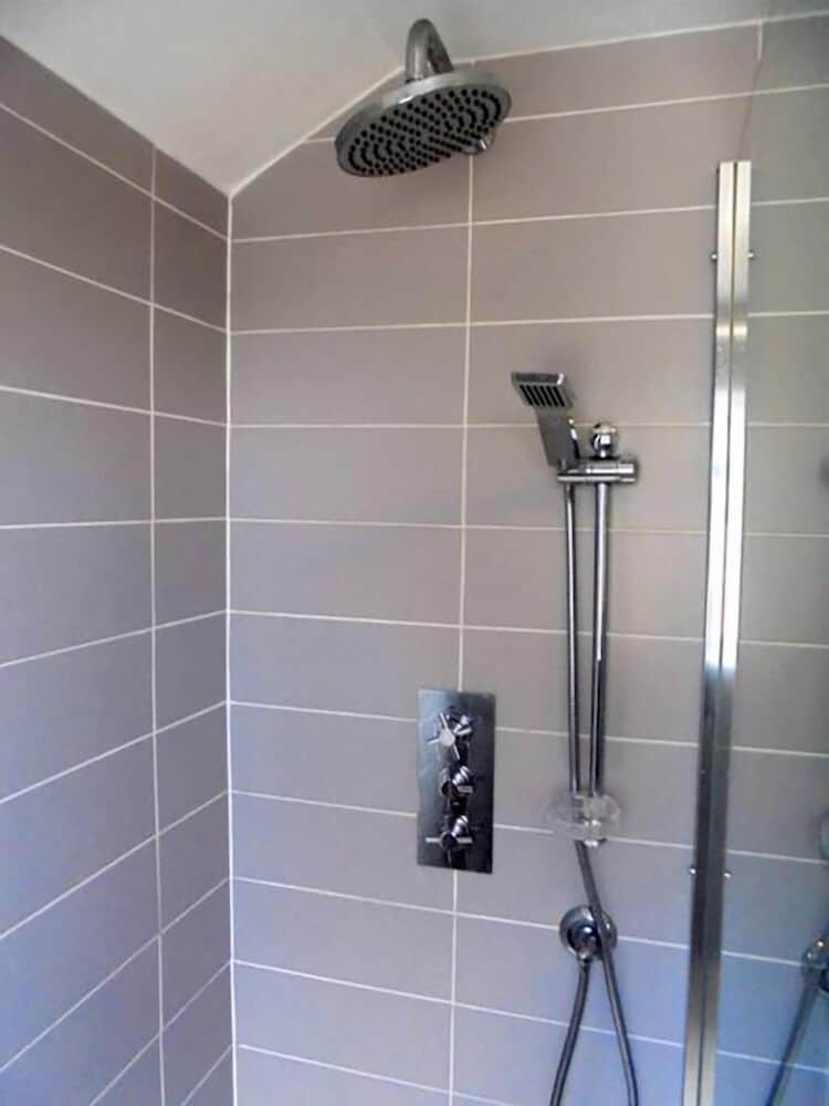 バスルームのシャワー