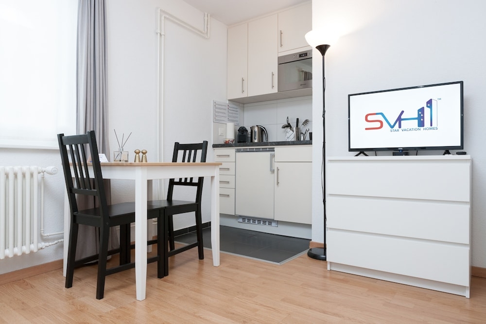 客室内のダイニングエリア