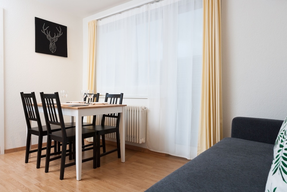 客室内のダイニングエリア