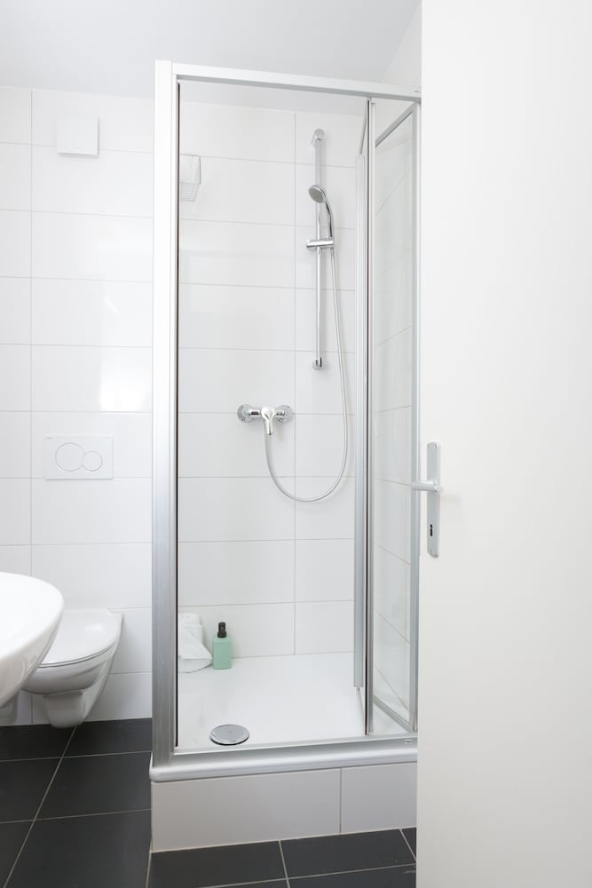 バスルームのシャワー