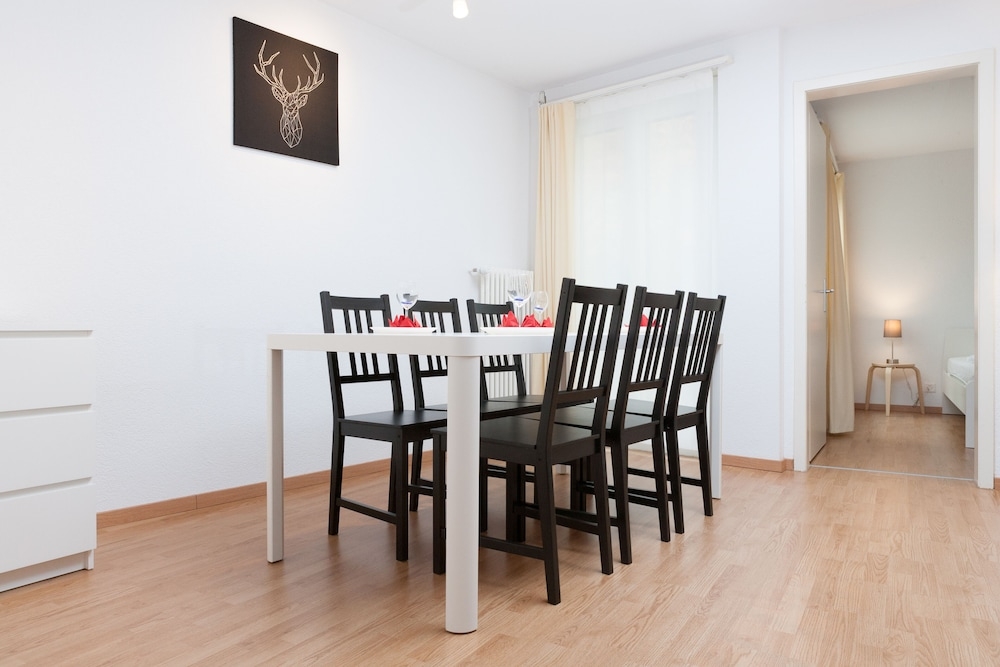 客室内のダイニングエリア