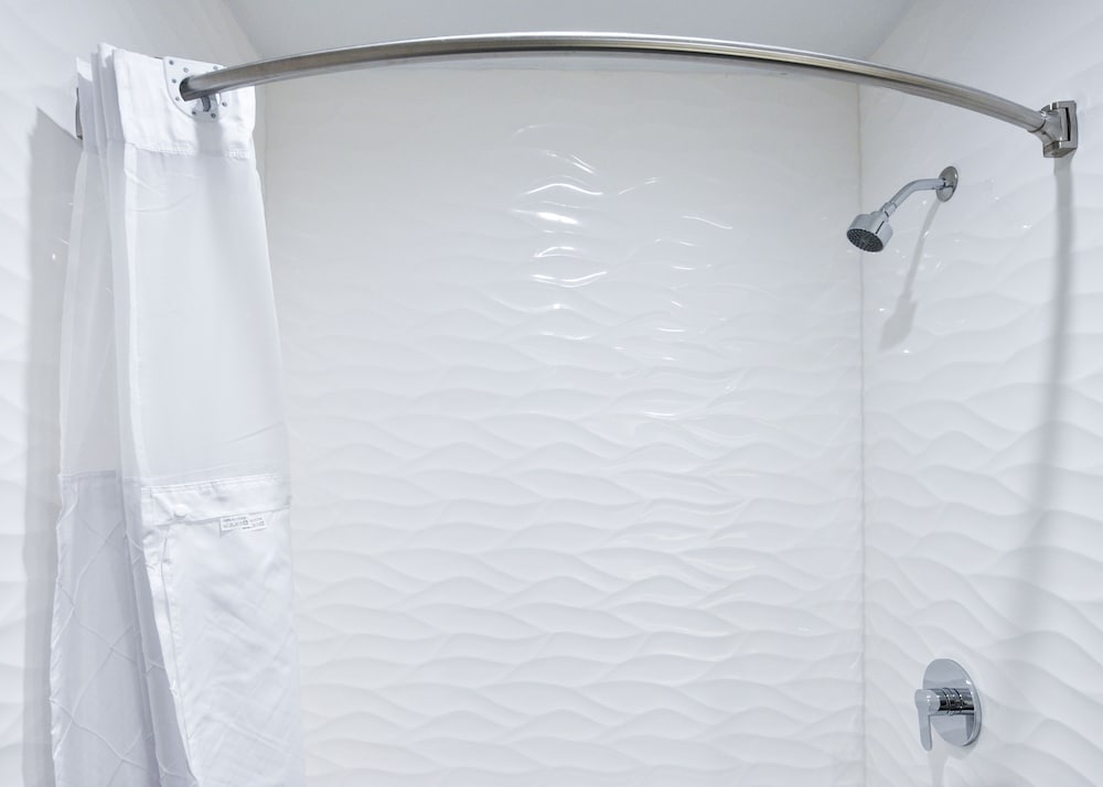 バスルームのシャワー