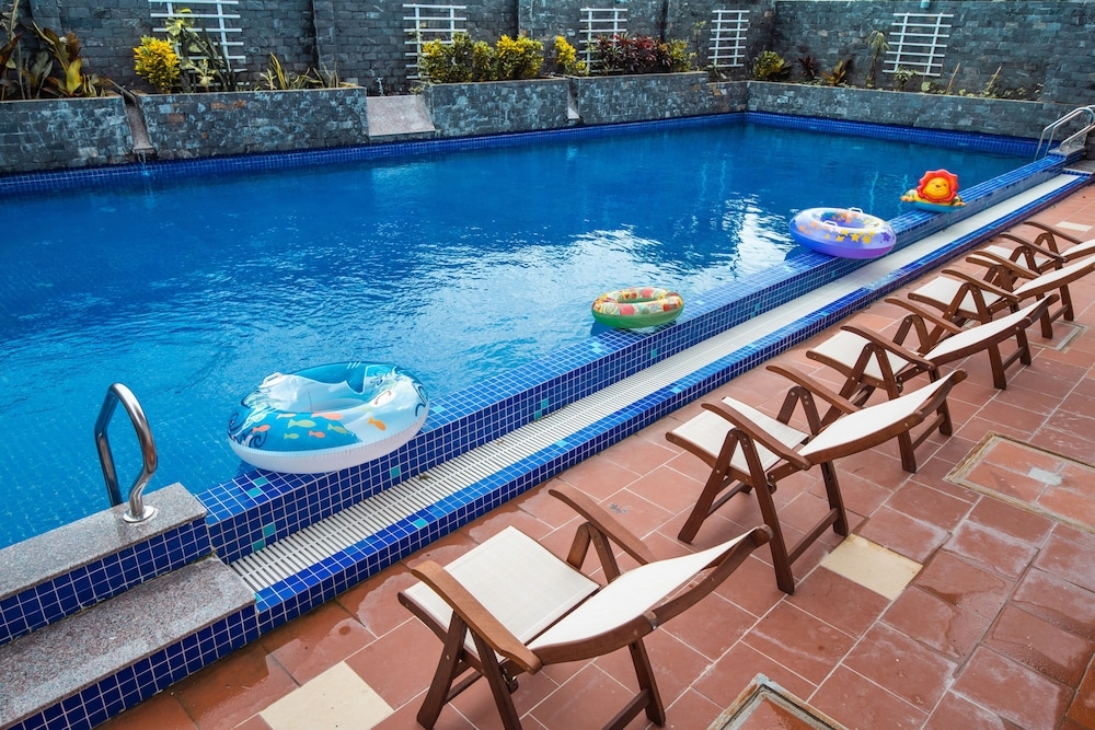 屋内 / 屋外プール