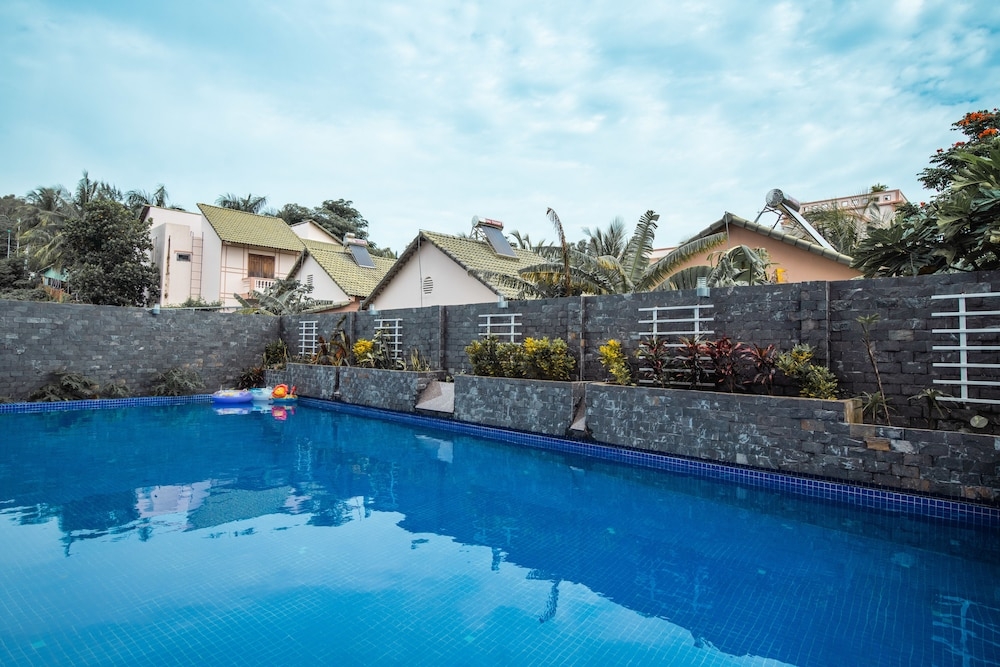 屋内 / 屋外プール