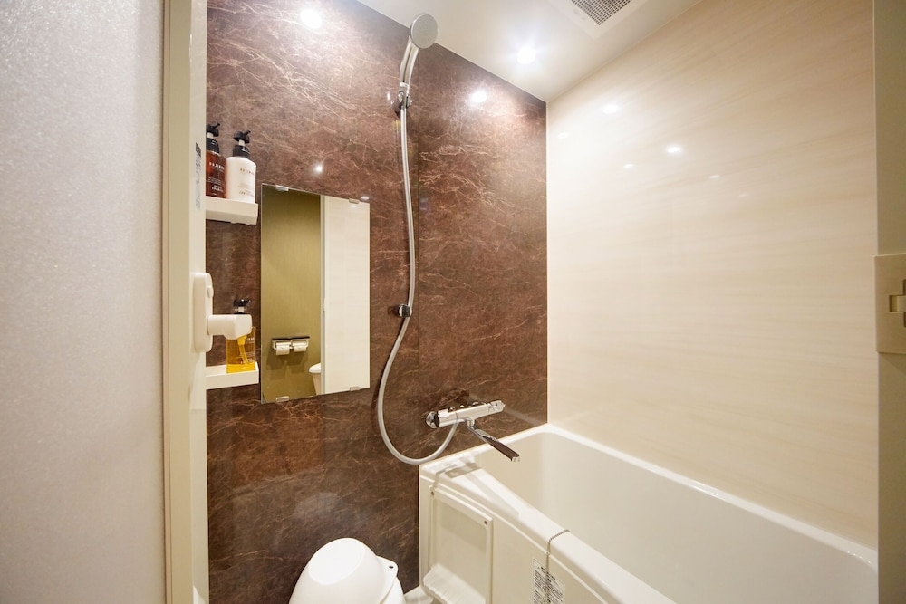 バスルームのシャワー