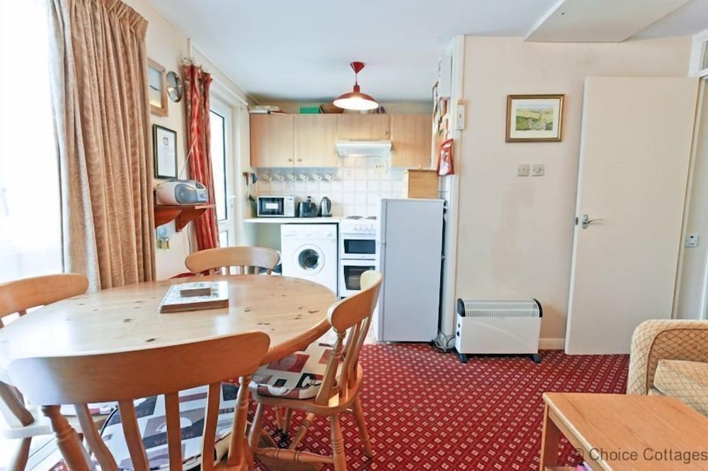 客室内のダイニングエリア