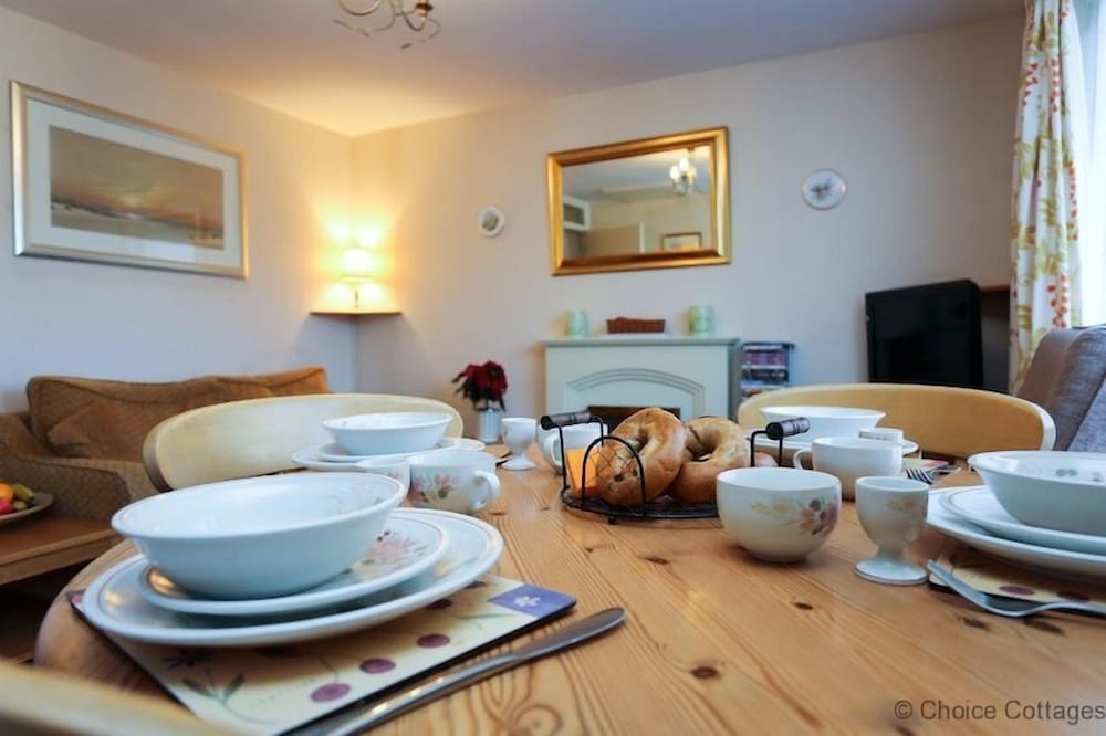 客室内のダイニングエリア