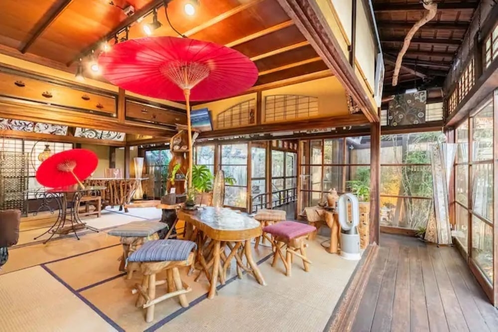 客室内のダイニングエリア