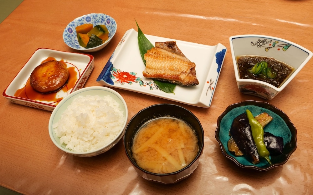 客室内のダイニングエリア