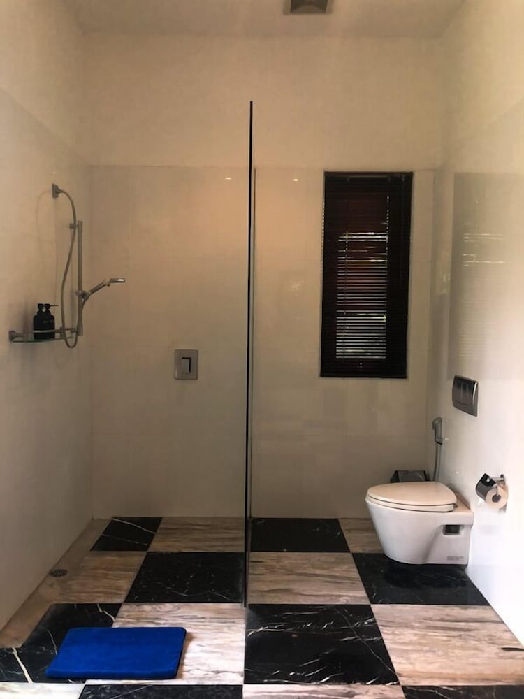 バスルームのシャワー