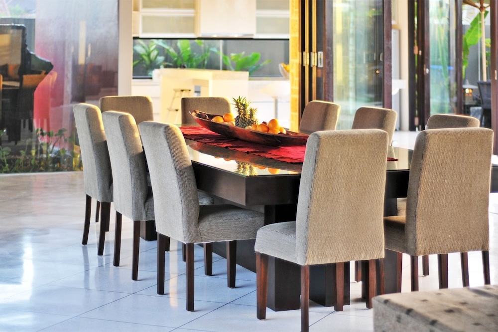 客室内のダイニングエリア