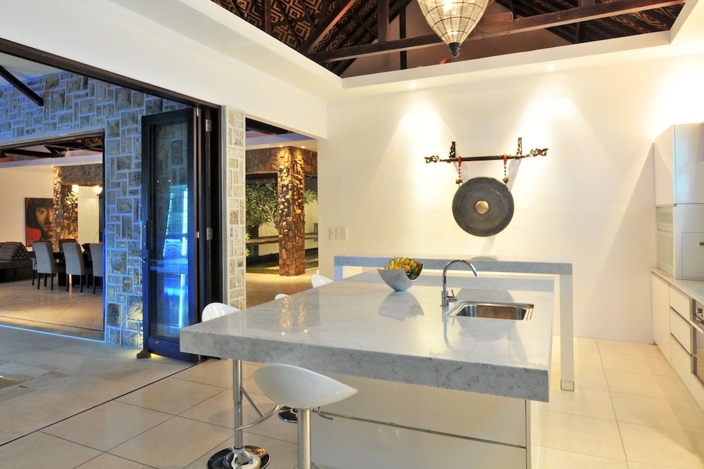 客室内のダイニングエリア