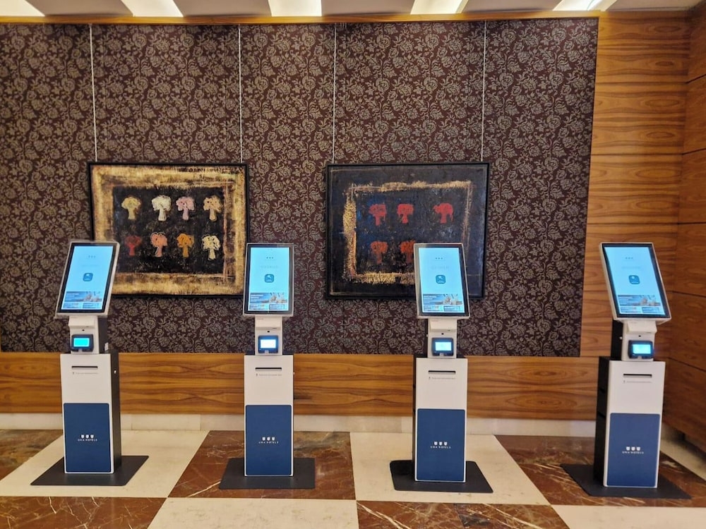 チェックイン / チェックアウト キオスク