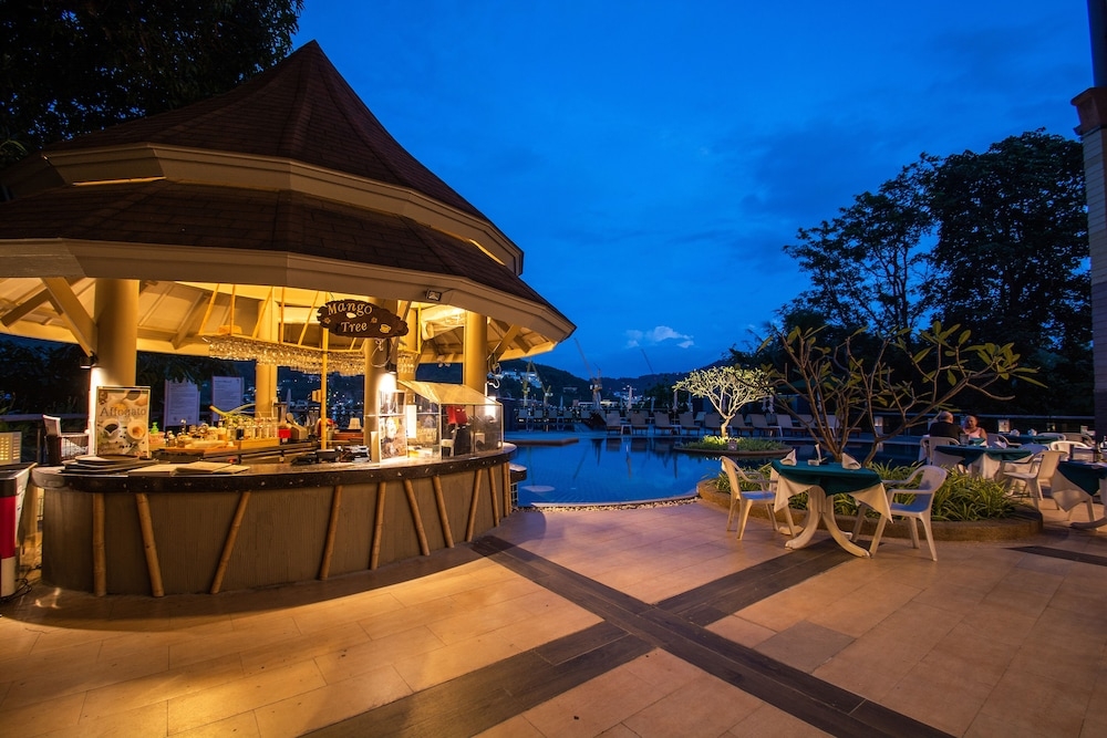 プールサイドバー