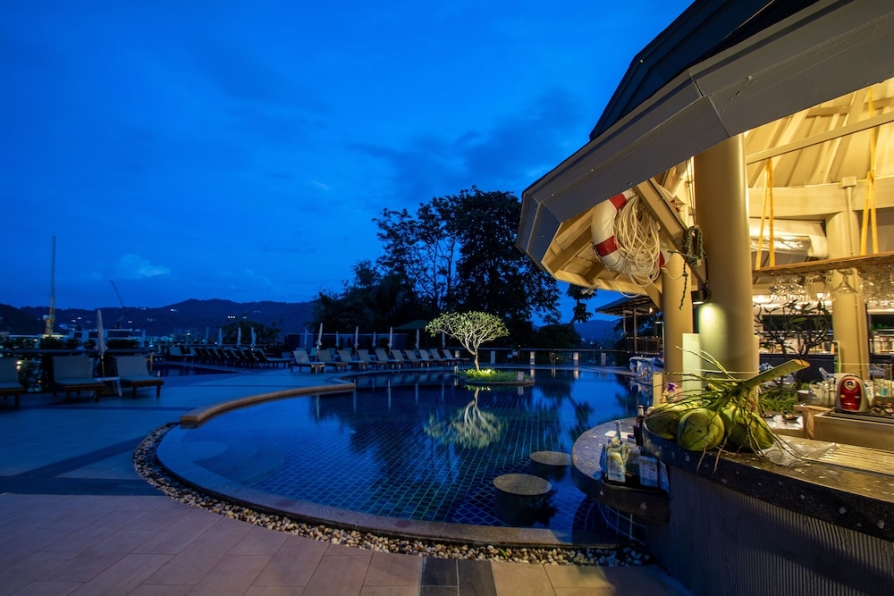 プールサイドバー