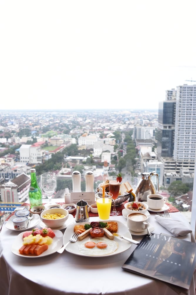 客室内のダイニングエリア