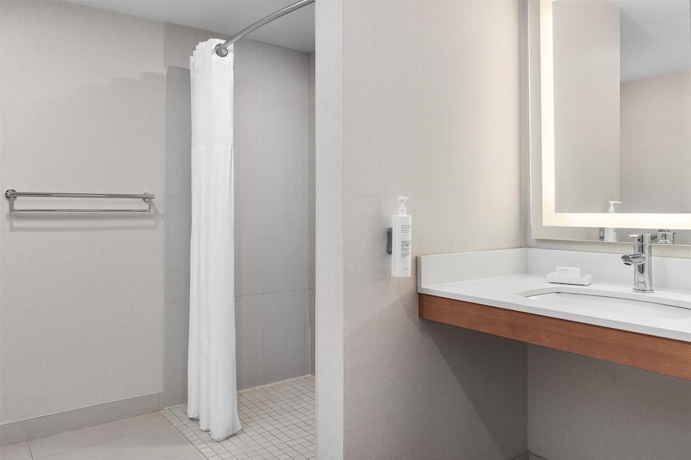 バスルームのシャワー