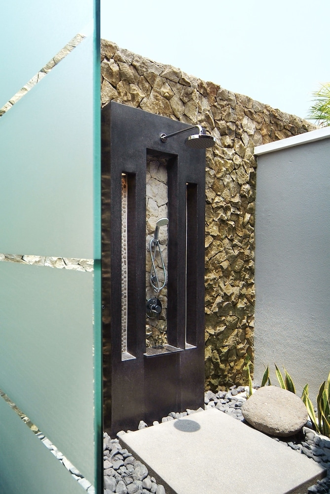 バスルームのシャワー