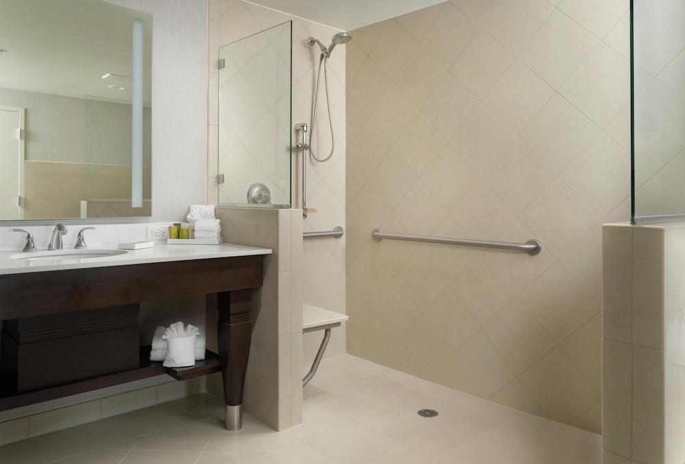 バスルームのシャワー