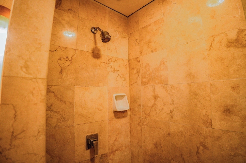 バスルームのシャワー