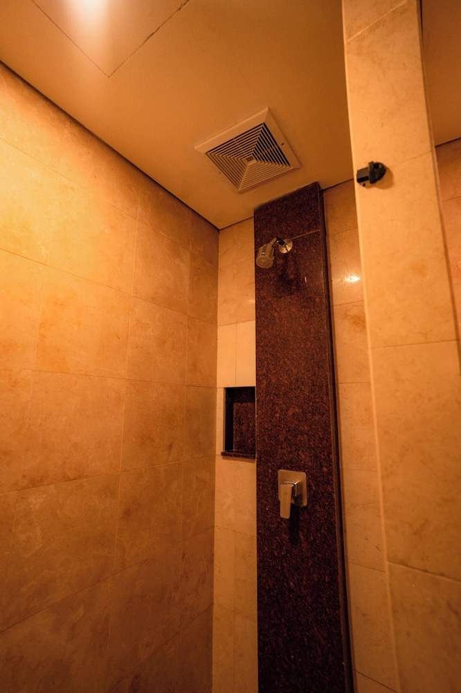 バスルームのシャワー