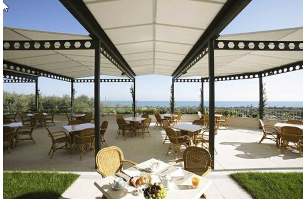 屋外ダイニングエリア