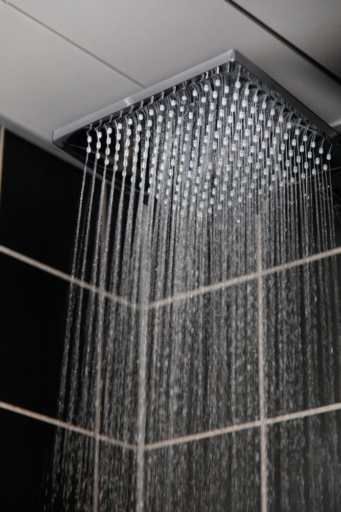 バスルームのシャワー