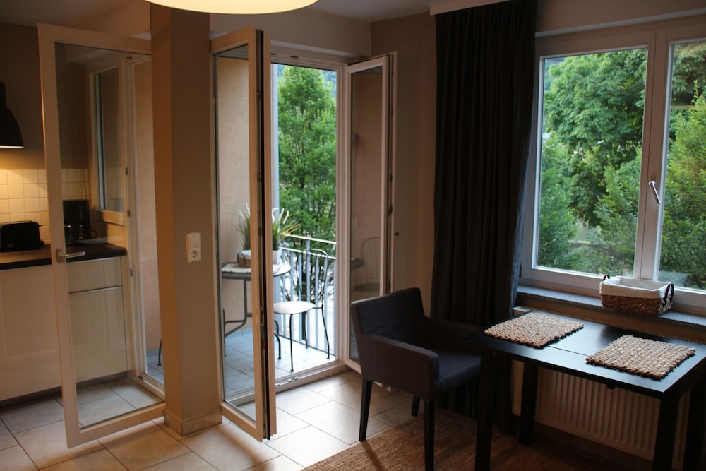 客室内のダイニングエリア