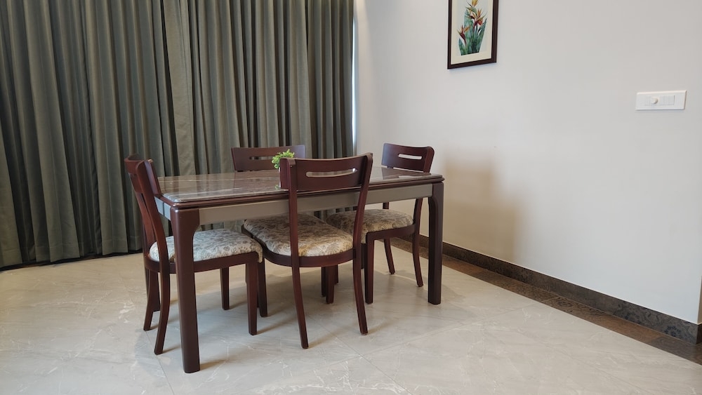 客室内のダイニングエリア