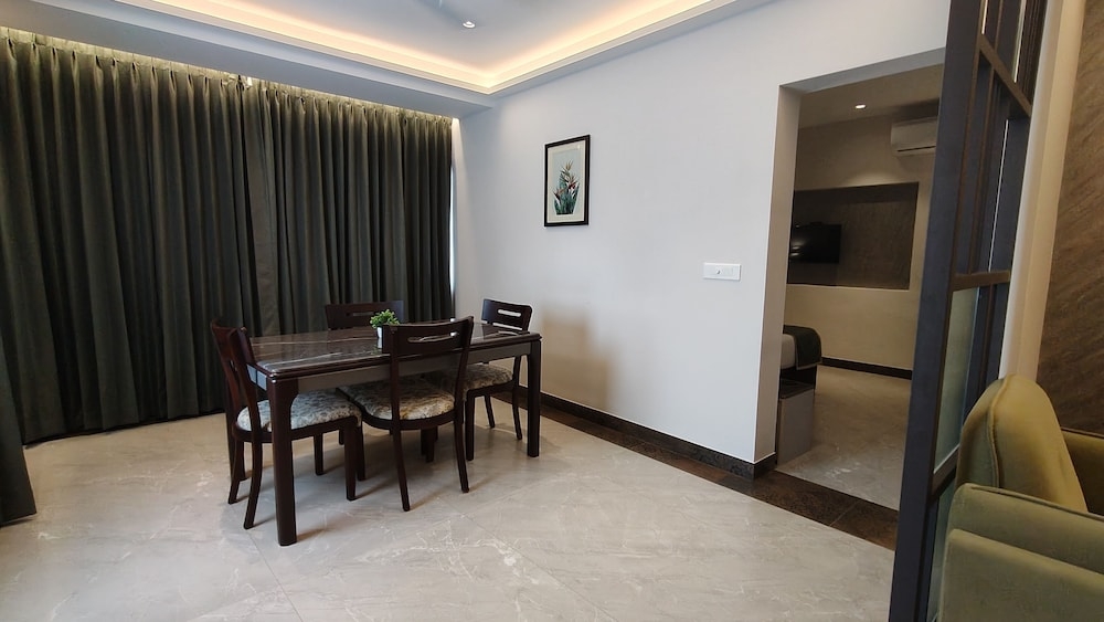 客室内のダイニングエリア