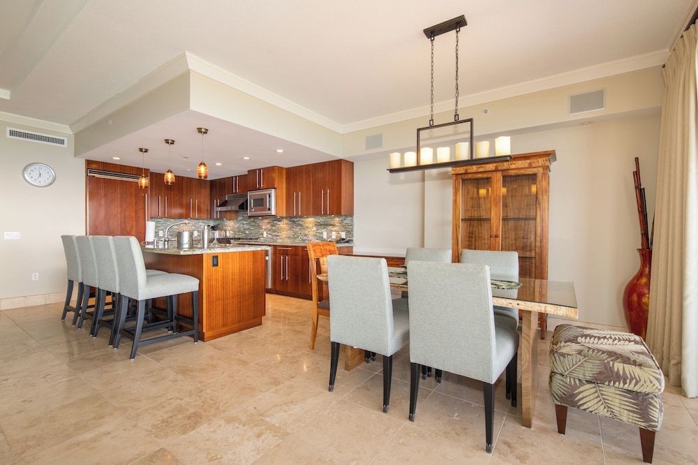 客室内のダイニングエリア